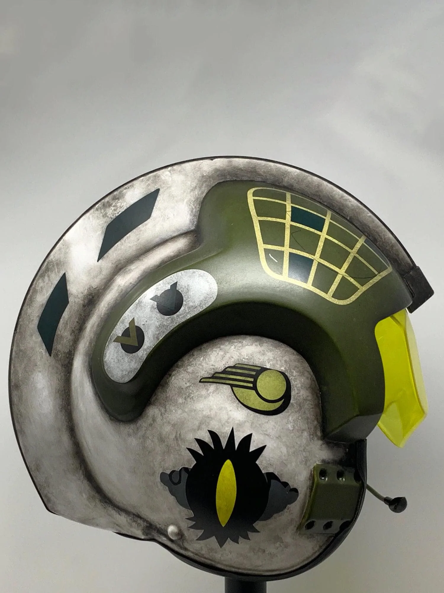 Denuo Novo Star Wars Gold Leader X-wing Helmet Accessory - Image 3